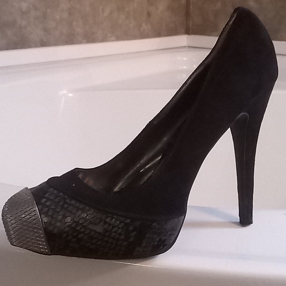 7.5 black with metal tip Heels